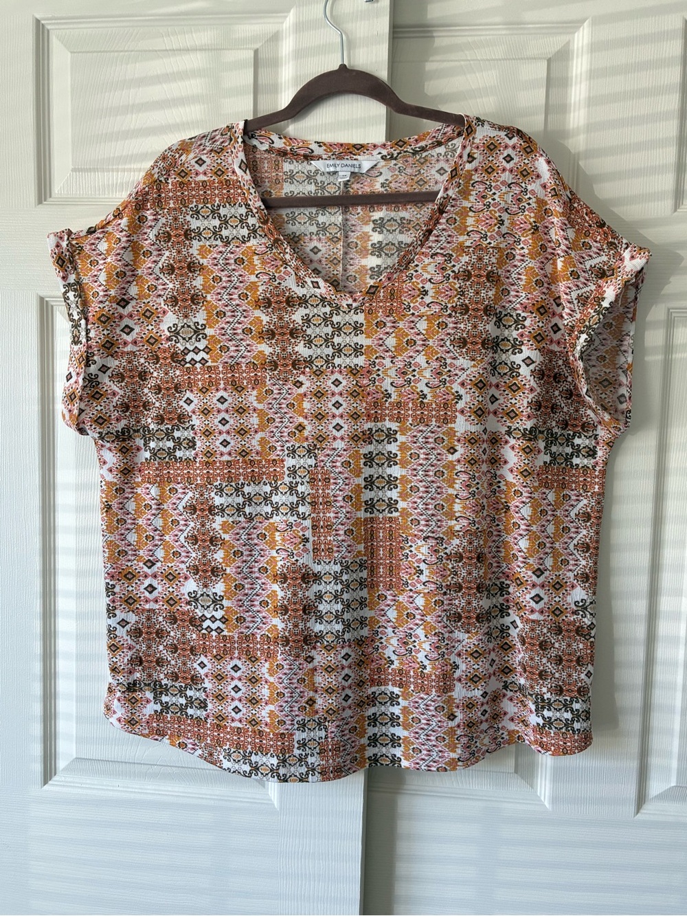 croft & barrow V-Neck Short Sleeve Blouse in Pink, Orange and White